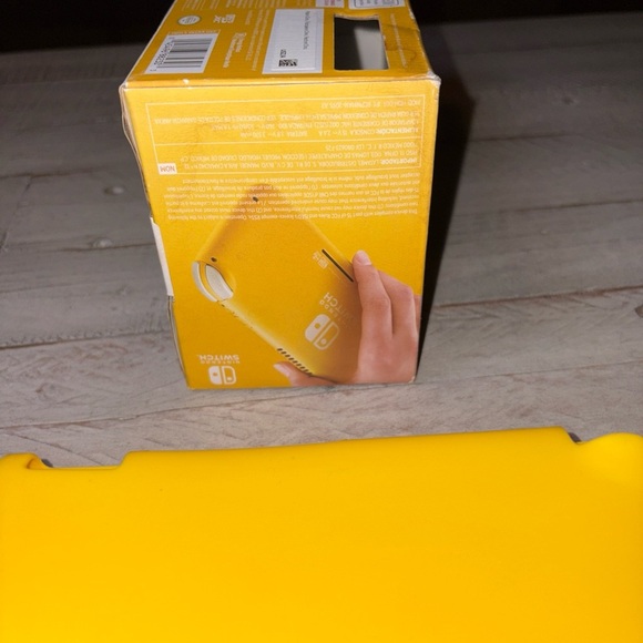 Nintendo Switch Lite 32GB Handheld Console Yellow Box Tempered Glass on Screen - Picture 14 of 15